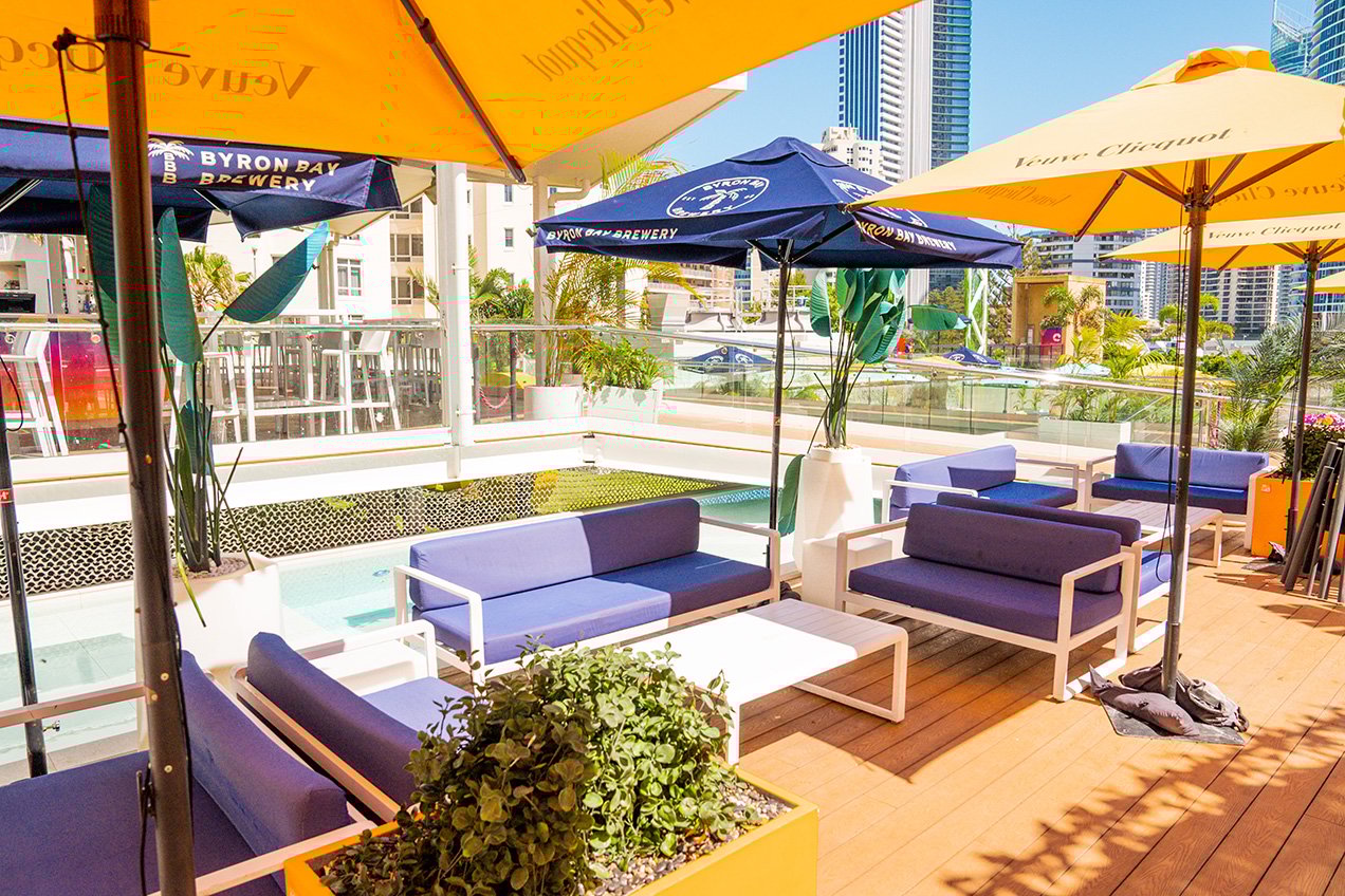 Cali-Beach-Poolside-Lounge-4