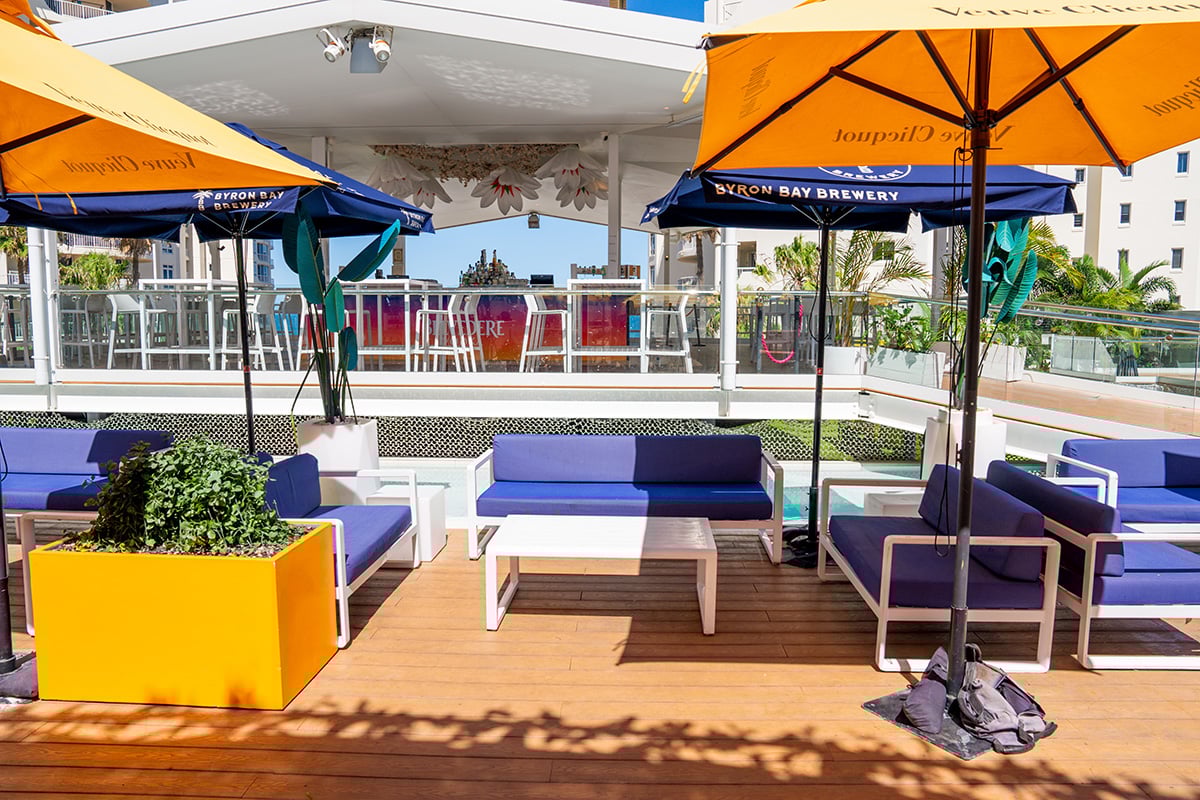 Cali-Beach-Poolside-Lounge-6